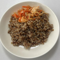Тауық етімен шашпа қарақұмық / Гречка рассыпчатая с мясом курицы