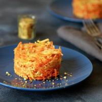 Салат из свежей моркови и яблок